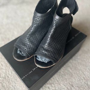 Steve Madden Mirabela Black Leather Heels